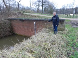 Roger Brands uit de Zandkeet meent dat de slechte afvoer o.m. oorzaak is van de wateroverlast